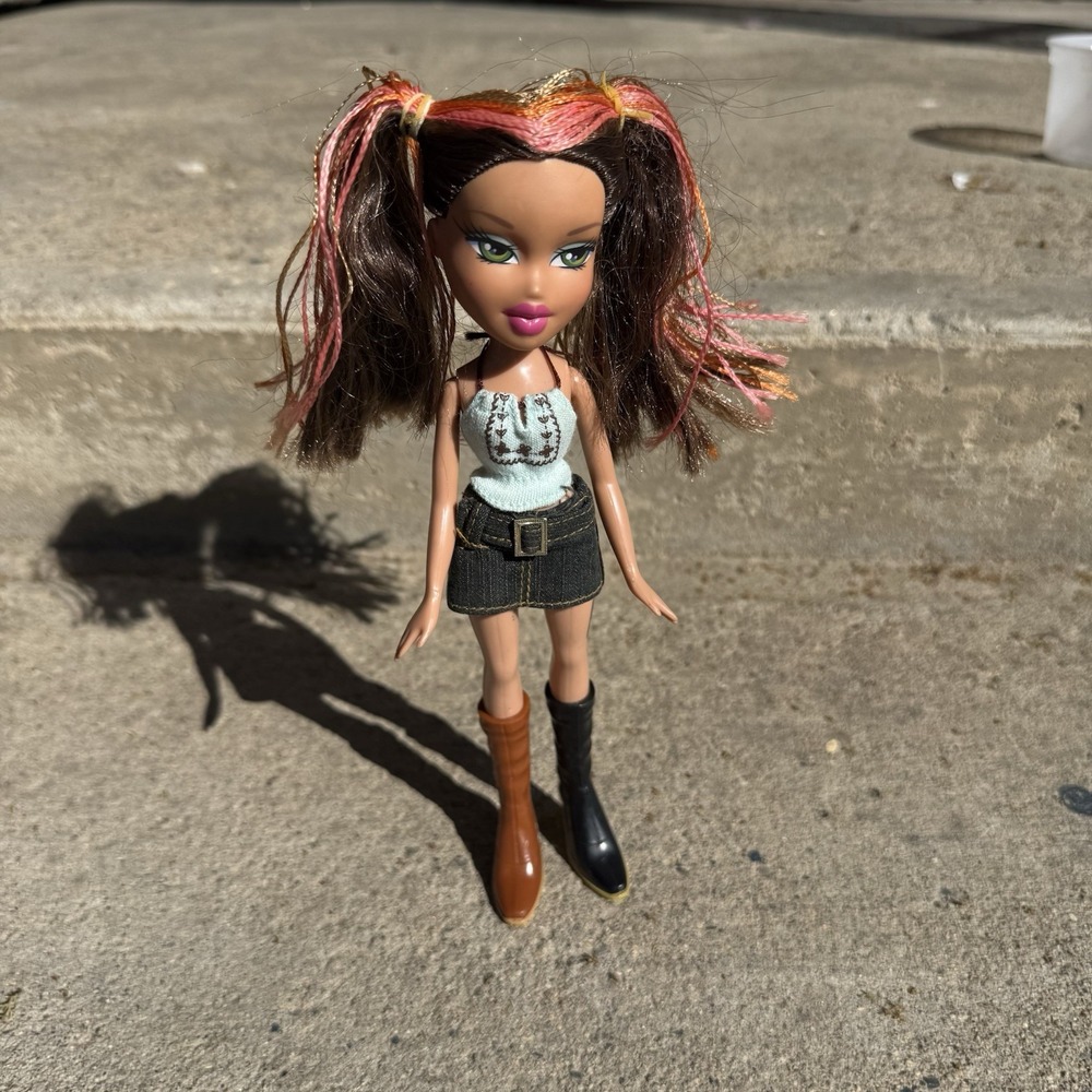 Bratz Fianna Doll MGA Entertainment Collection 2003 REDRESSED‎